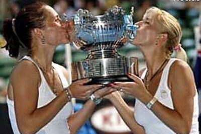 Bondarenko sisters win Australian Open doubles title