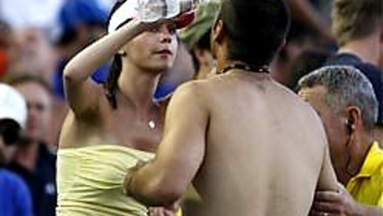Australian Open: Police use pepper spray on fans