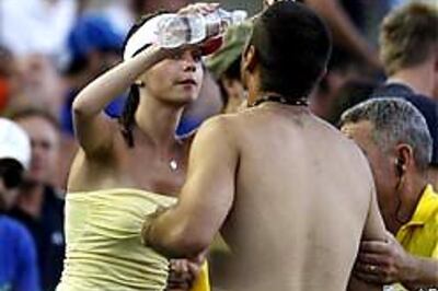 Australian Open: Police use pepper spray on fans