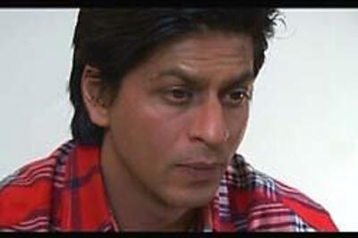 SRK does his bit for first love -- sports