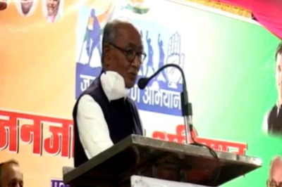 'Girls Who Wear Jeans & Keep Mobiles Not Influenced by Modi': Digvijaya Singh Stirs Fresh Controversy