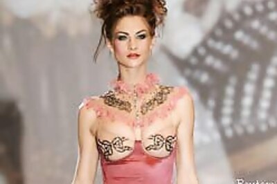 Indian fashion journos cut a sorry figure: Designers