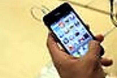 Apple shares slide as iPhone 4 concerns grow