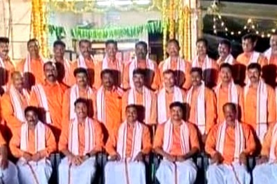 Karnataka Police Dressing Up in Saffron on Dussehra Sparks Controversy; Siddaramaiah Questions Bommai