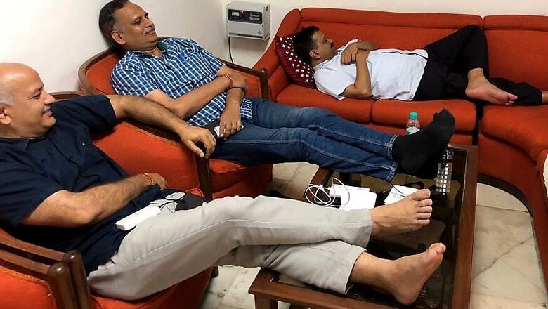 Kejriwal and His Ministers Spend Second Night at L-G's Waiting Room, Won't Budge Till Demands Met