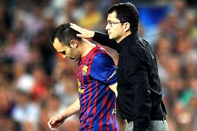 Iniesta to miss 2-3 weeks with hamstring injury