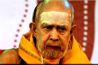 Ceremony to Bury Kanchi Sankaracharya Next to His Guru Underway