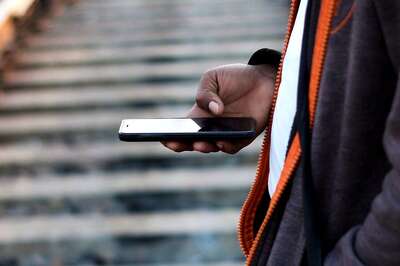 Indian Railways to Act Against Those Who Talk Loudly Over Phone, Play Music on Trains