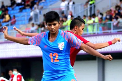 Women's Football Team's Indumathi Kathiresan, Sanju Yadav Interact with Fans Before Leaving for Brazil