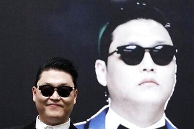 Gwyneth Paltrow, Chris Martin click picture with Psy