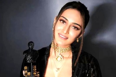 Erica Fernandes Wins Dadasaheb Phalke Award for Best TV Actress 2021