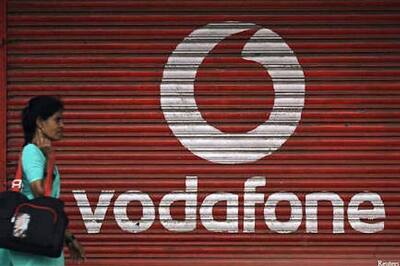Vodafone ordered to pay compensation of Rs 10,000 to a customer