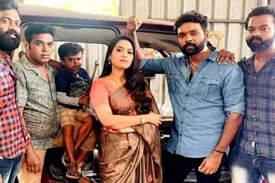 Thendral Vanthu Ennai Thodum Completes 150 Episodes; Cast, Crew Celebrate