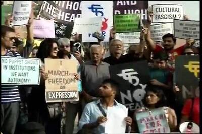 FTII row: Agitating students meet Arun Jaitley, seek Gajendra Chauhan's removal