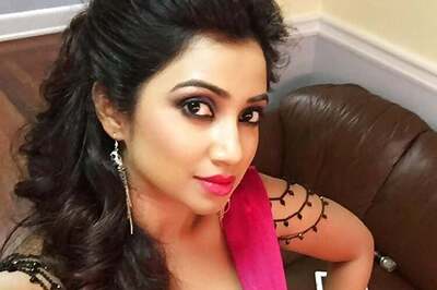 Shreya Ghoshal becomes Instagram hit with backstage selfie, holiday photos taken during her US tour