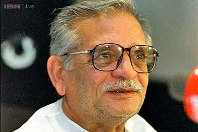 Literature should be presented without entertainment: Gulzar