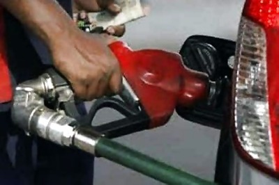 Petrol Price Today Hits Rs 107/Litre in Mumbai; Diesel Rates Drop. Check Fuel Prices