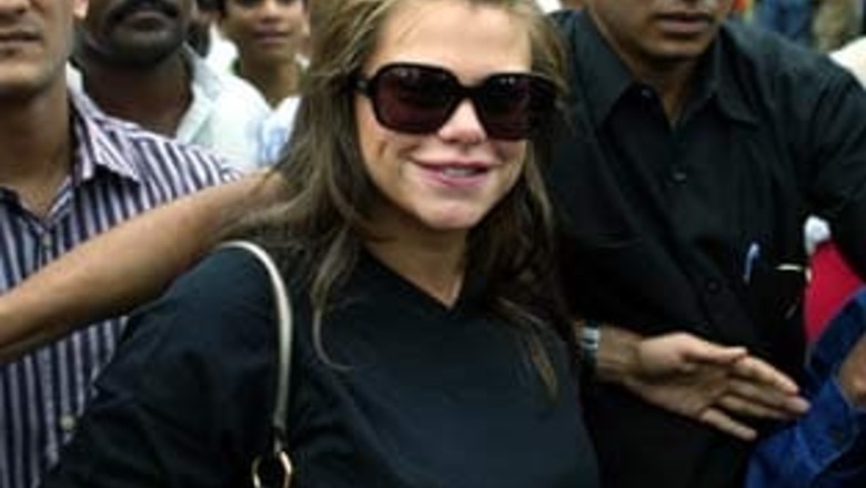 Row not over, Jade Goody slams Shilpa in book
