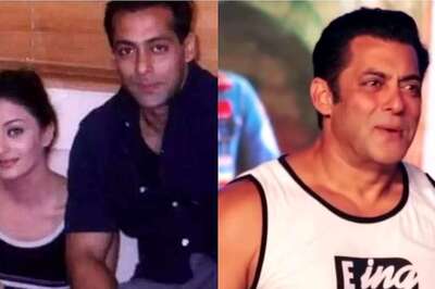 Salman Khan Blushes As Woman Introduces Herself As Aishwarya in Viral Video; Watch