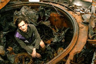 Photographer's Graduation Portraits In Chernihiv Shows How Ukrainian Students Are Coping With War