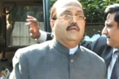 Race for Prez post: NDA, UPA woo SP