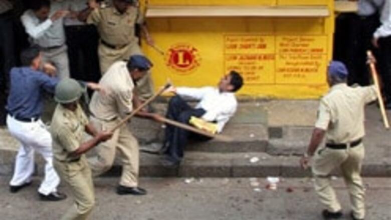 Sena, MNS workers clash in Mumbai