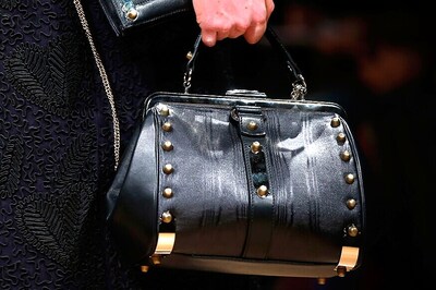 Wearing Skinny Jeans, Oversized Bags May Up Your Back Pain