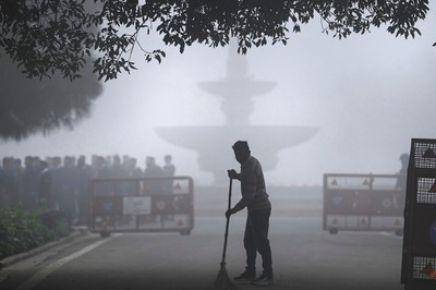Dense Fog Engulfs Delhi Even as Minimum Temp Settles 3 Notches Above Normal