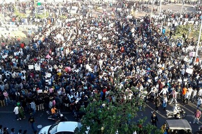 Jallikattu Ban: Sea of Protesters at Marina Beach Want Bull-taming Sport Back