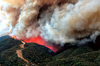 Residents Flee as Flames Approach Wealthy California Enclave