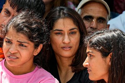 'I Request You With Folded Hands...': Vinesh Phogat Urges Sister Babita Not to Weaken Protest