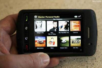 Indonesia threatens to ban BlackBerry over porn