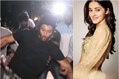 Video of Vijay Deverakonda Losing Balance Goes Viral, Netizens Ask Ananya Panday to Take Care of Him