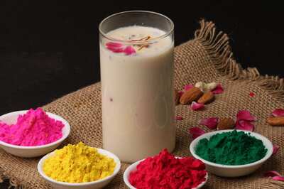 Holi 2023: From Thandai, Bhang Lassi to Bhang Pakoras, Try These 6 Recipes at Home!
