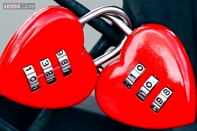 Women for alone time, men for romance on V-Day: Survey