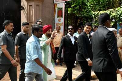 Sunny Deol Dons a Red Safa For Karan Deol's Wedding Ceremony