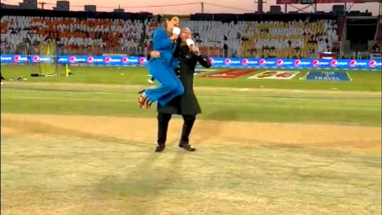 'Keeping You on Your Toes': Danny Morrison Lifts Erin Holland During PSL; Watch Video