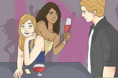 How Do You Approach a Girl in a Group? 10 Ways to Up Your Game at the Bar and Get Her to Notice You