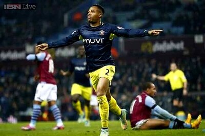 Clyne rocket earns Southampton a point at Aston Villa