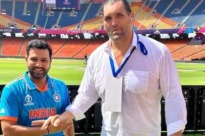 'Apni Chest Pe IND vs PAK Match Kara Do': Hilarious Comments Galore as Rohit Sharma Meets The Great Khali