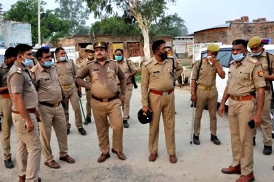 Gangster Vikas Dubey's Close Aide Gopal Saini Surrenders at a Special Court in Kanpur Dehat