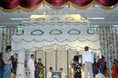 Venue Delhi: 10,000 knot out!