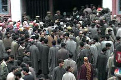 J-K voters defy boycott, turn up in large number