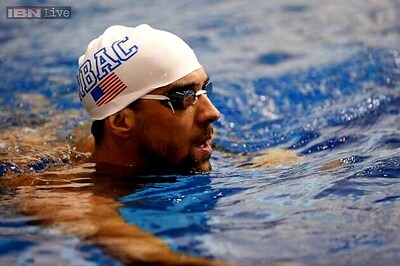 Phelps wins 100m backstroke as comeback continues