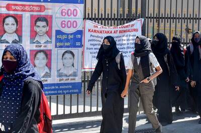 Next Week, SC to Hear Pleas Challenging K'taka HC Order on Hijab Not Being 'Essential Religious Practice'