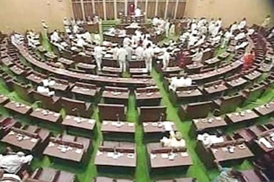 YSR Congress disrupts AP Assembly, insist voting on Telangana Bill