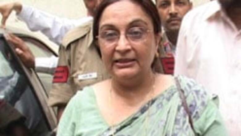 Bharti fails to bar Neelam from court
