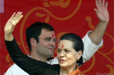 Countdown UPA: 10 absent MPs may save the day for Govt
