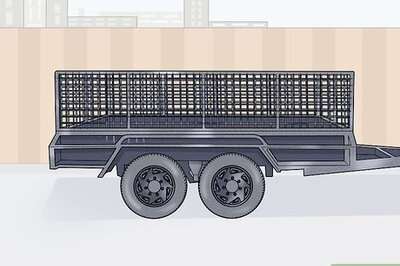 How to Tie Down a Street Bike on a Trailer