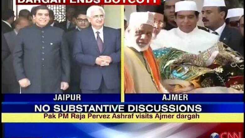 Pak PM prays at Ajmer dargah, meets Khurshid for lunch